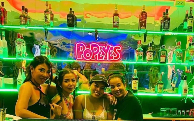 Popeyes Hostel Coffeeshop and Beer Bar