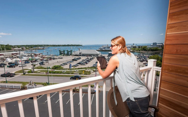 Rockland Harbor Hotel