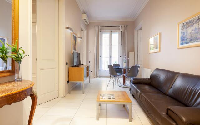 GAUDIR 6 · Soft and bright apartment w/terrace in Eixample