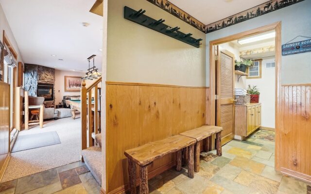 Wildwood Peaks 4 Bedroom Home by RedAwning