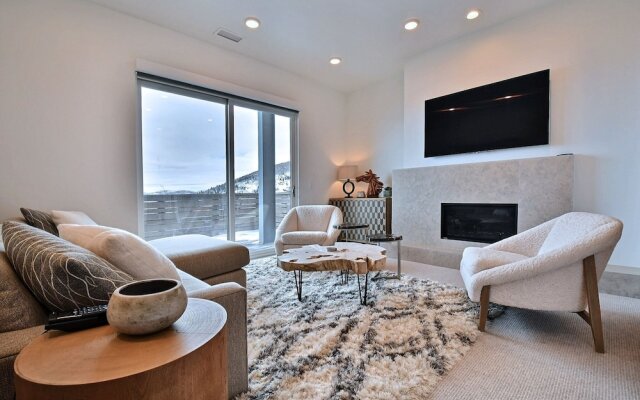 Ski-in/ski-out Elegant 5br/6ba 5 Bedroom Townhouse by Redawning