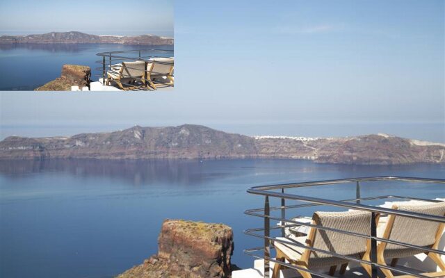 WhiteDeck Hotel