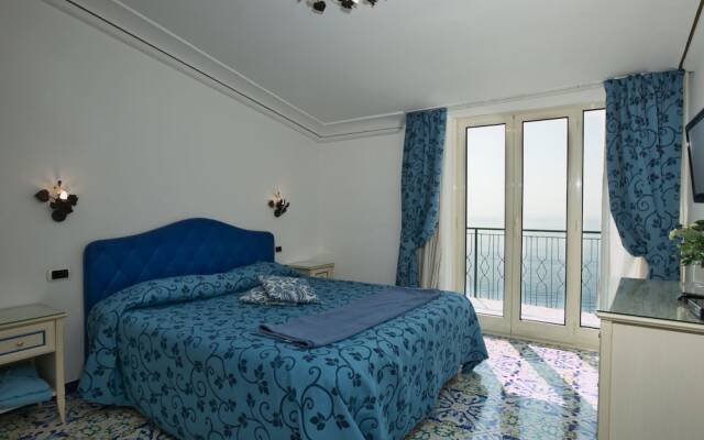 Apartment near Praia with Large Terrace & Spectacular Views