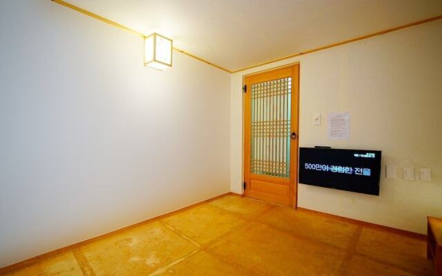 Jeonju Hongsi Hanok Guesthouse