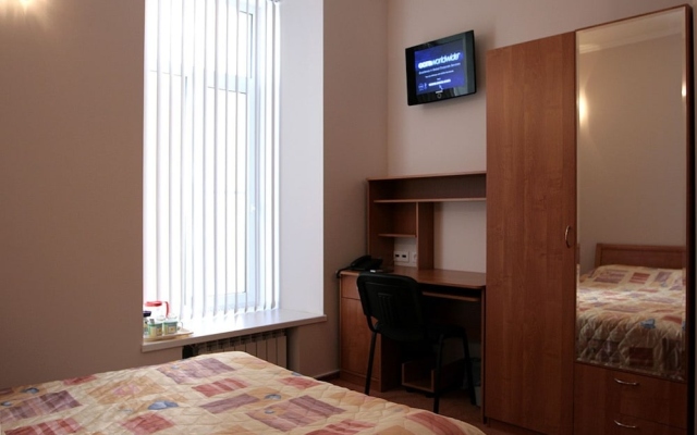 Anichkov Bridge Living Quarters