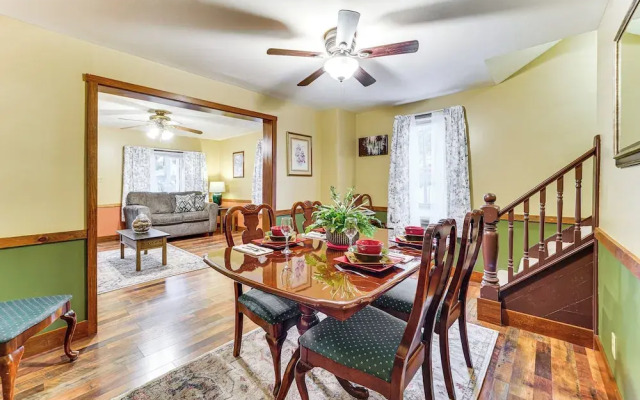 Grill, Dine & Relax Outside: Home in Tyrone!