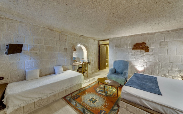 El Puente Cave Hotel