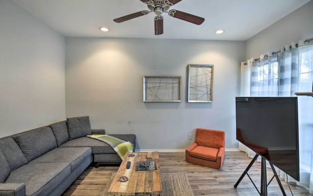 Comfortable Dallas Condo Close to Attractions
