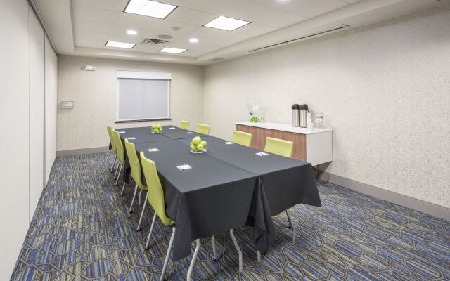 Holiday Inn Express Kansas City - at the Legends