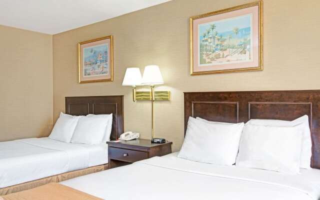 Howard Johnson by Wyndham Torrance