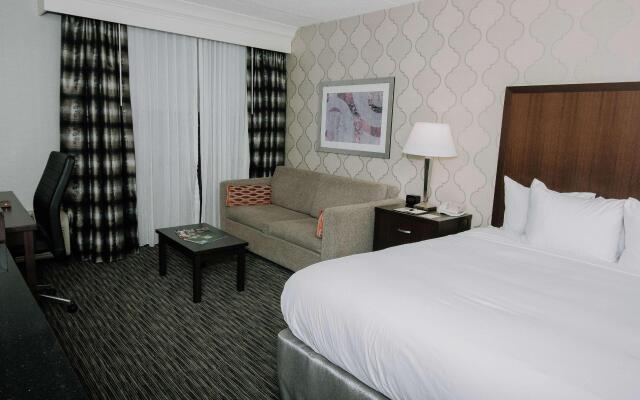 DoubleTree by Hilton Detroit - Dearborn