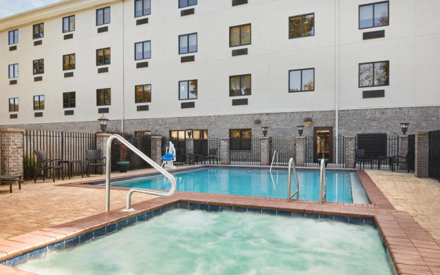 Holiday Inn Express Pensacola West - Navy Base by IHG