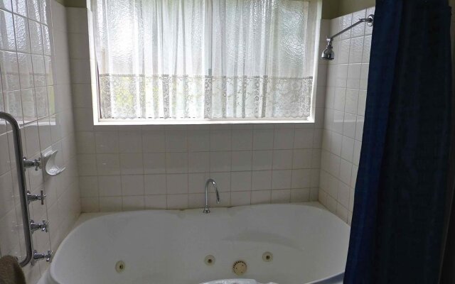 Inverloch Central Motor Inn