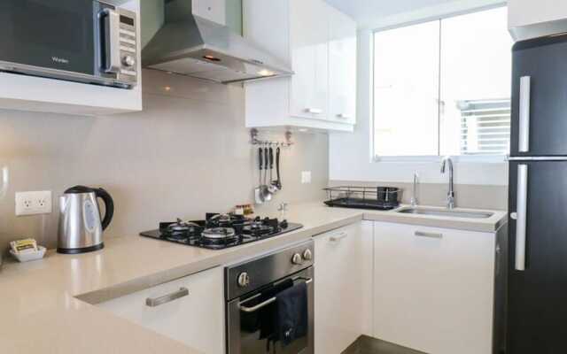 w Lovely 2BR With Balcony in Miraflores
