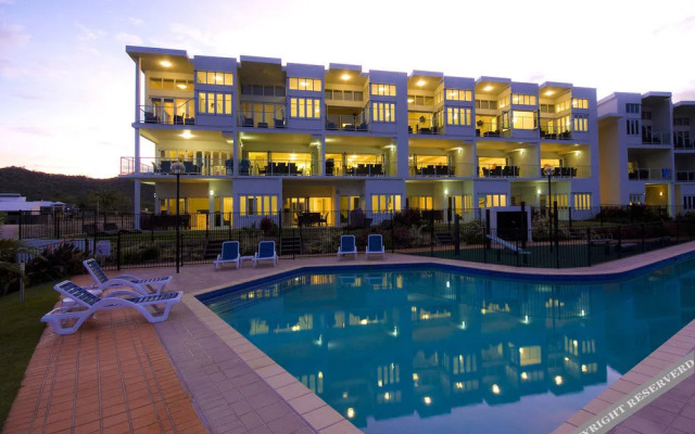 Beachside Magnetic Harbour Holiday Apartments