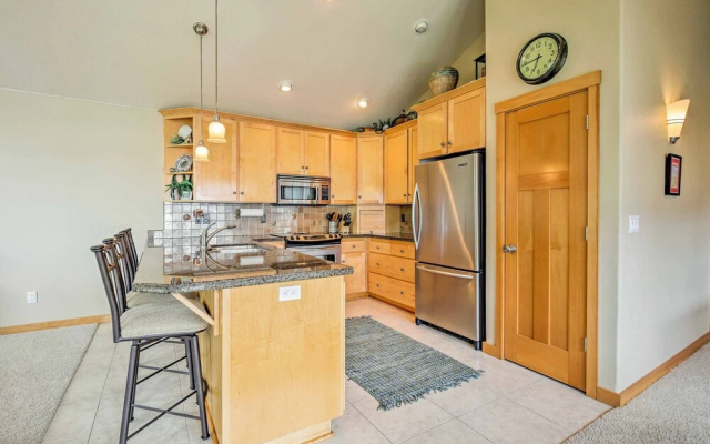 Spacious Family Townhome: Walk to Beach & Downtown