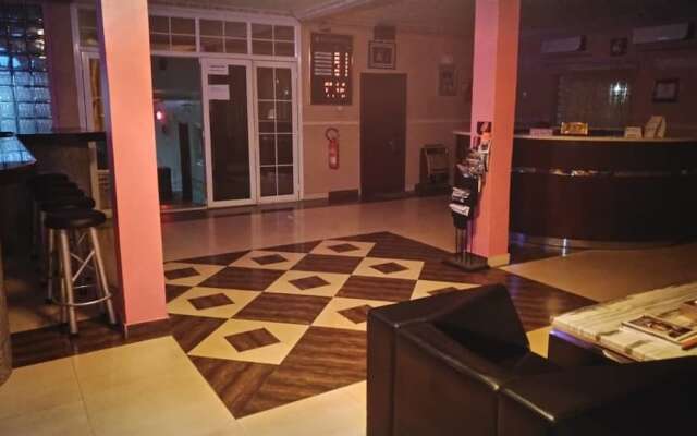 Obaa'S Golden Plaza Hotel