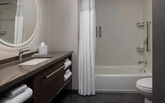 Courtyard By Marriott Olympia