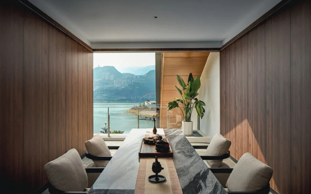Hualuxe Chongqing Wushan by IHG