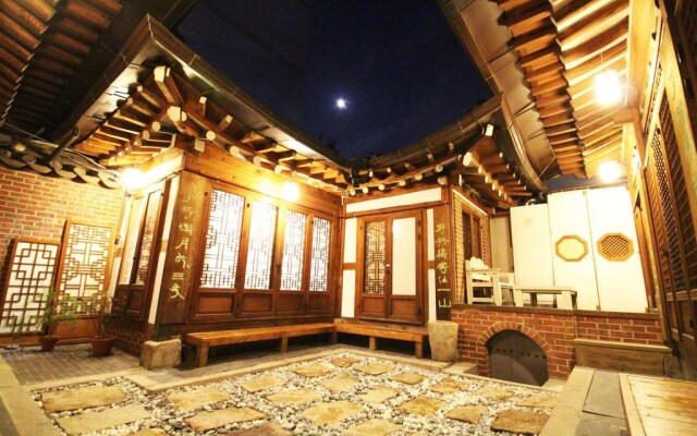 Ohbok Hanok Guesthouse 2