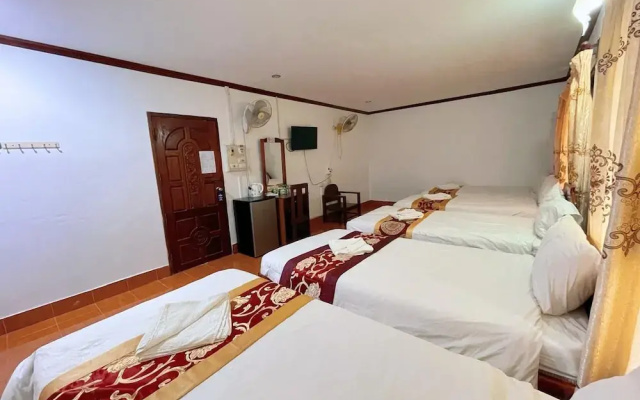 Vangvieng Sisavang Mountain View Hotel