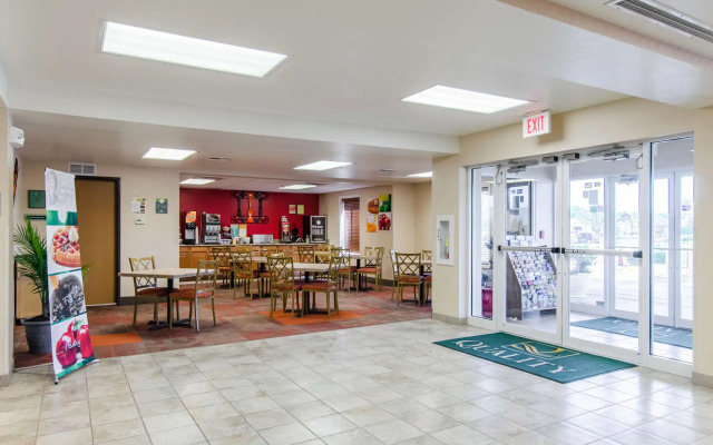 Quality Inn Junction City - Near Fort Riley