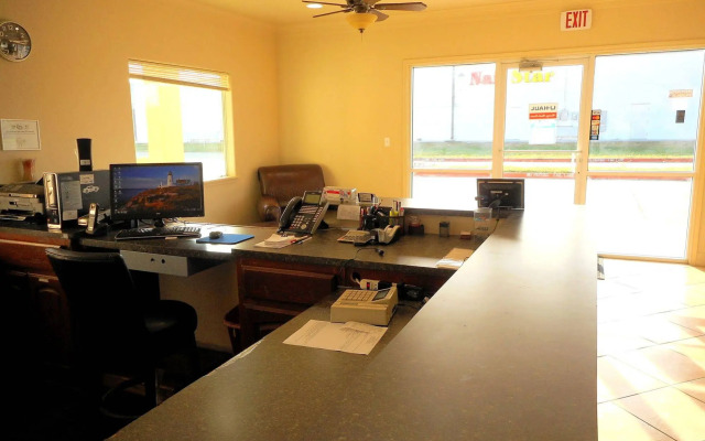 Crossroads Inn & Suites