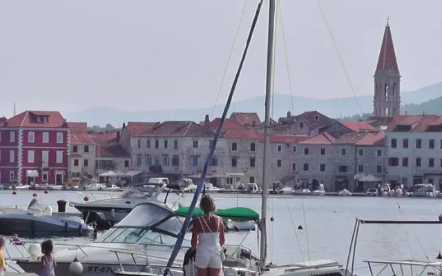 Green House Apartment