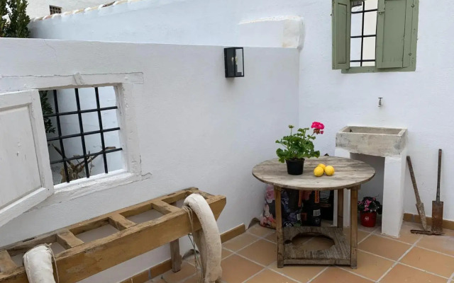 Astarte House 12 pax