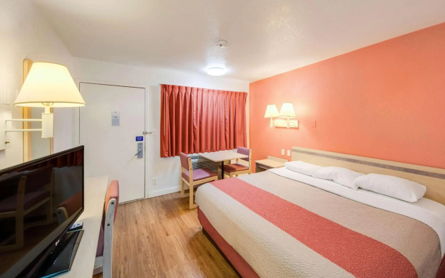 Motel 6 Greenville, TX
