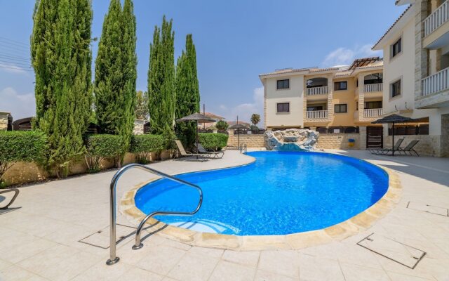 Private Roof Top Terrace Overlooking Pool in Pyla