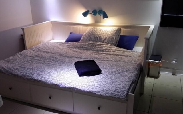 Qstay Bed & Breakfast