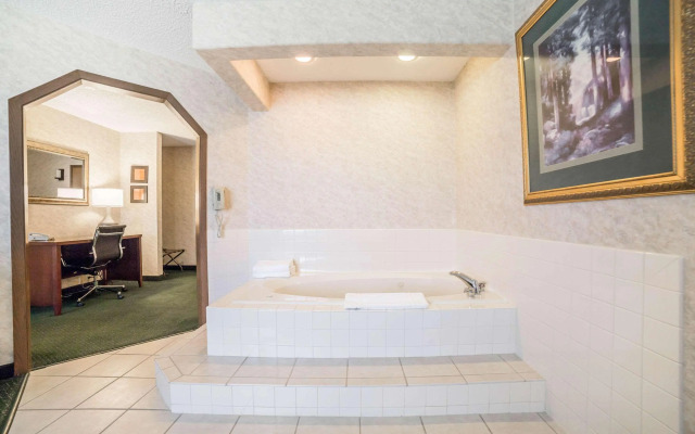 Yellowstone River Inn & Suites