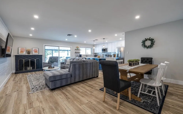 Open Floor Mesa Gable Vacation Home with Heated Pool by Redawning