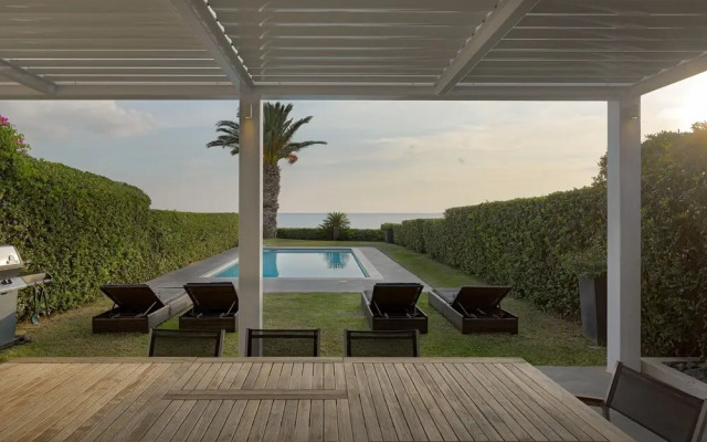 Luxurious Beachfront Villa Maira