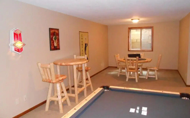 Quarterdeck Resort & Restaurant