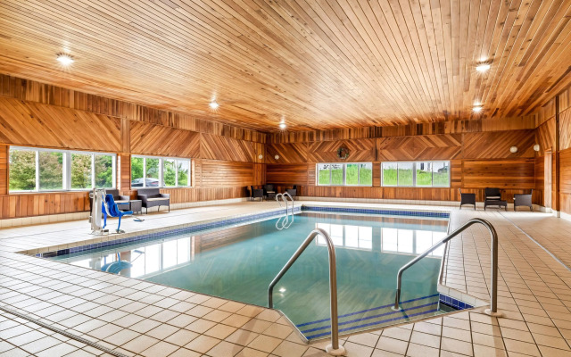Super 8 by Wyndham Osseo WI