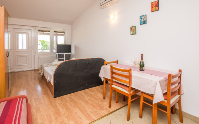 Beachfront Apartment Mira 1