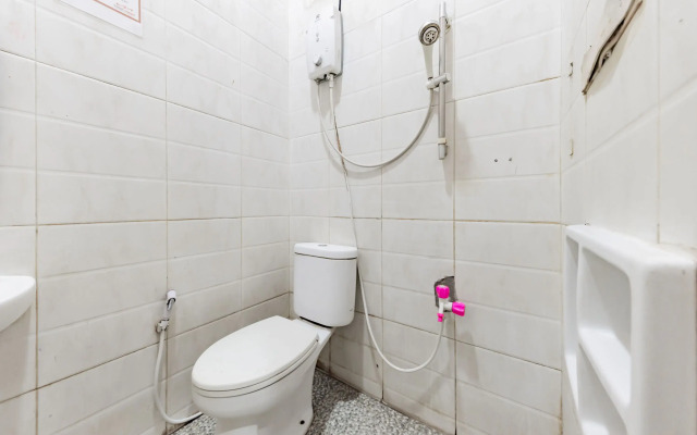 RedDoorz Near Kejaksan Station Cirebon