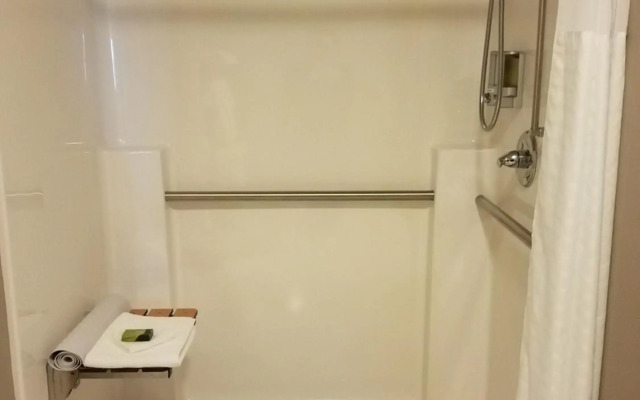 Okoboji Inn & Suites