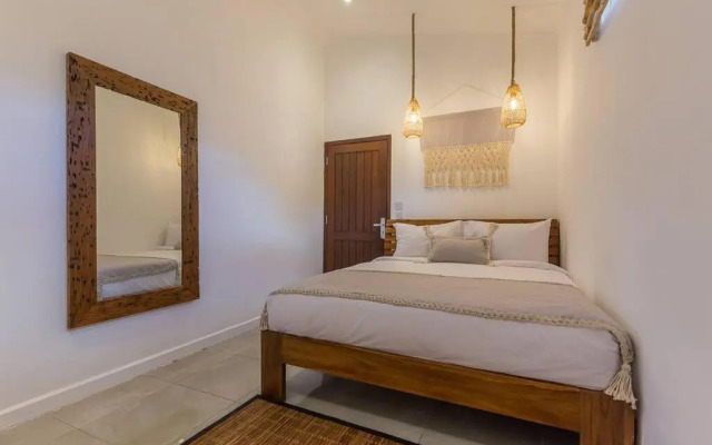 Oberoi new 4 bedr villa 5min walk from eat street&Beach