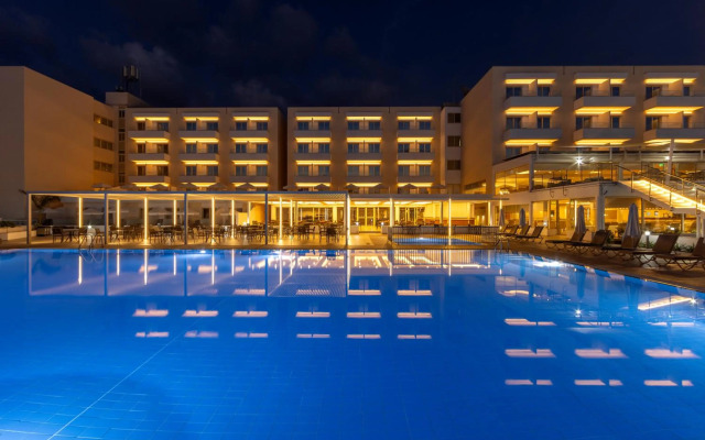 Queen's Bay Hotel