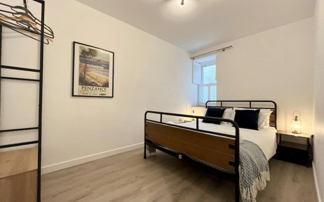 Stunning Reverse Level Townhouse in Penzance