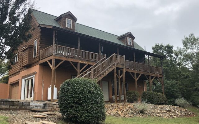 Limerick Lodge 3 Bedrooms 3.5 Bathrooms Cabin