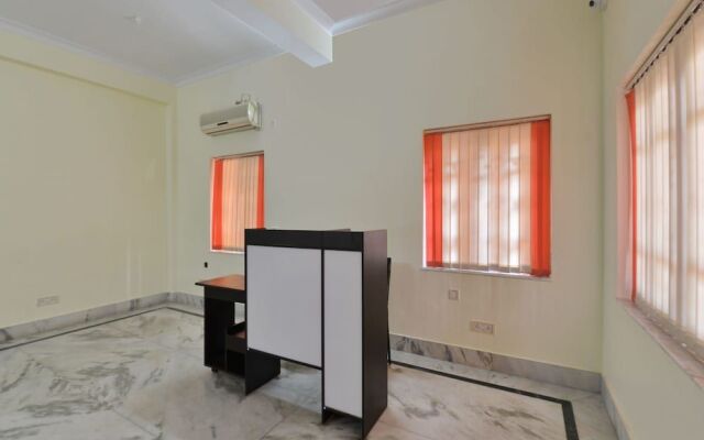 OYO 12210 Comfort N Cozy