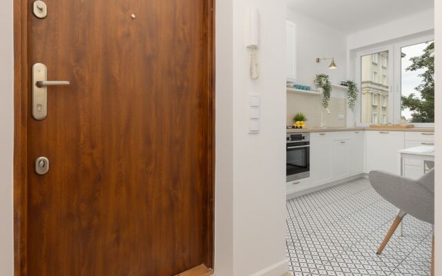 Art Deco Apartment Warsaw by Renters