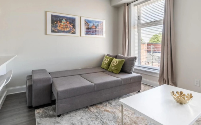 Iconic Rideau 1Bd Unit Balcony Free Parking 1