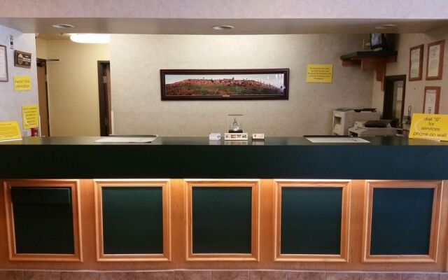 Super 8 Motel - Wheeling