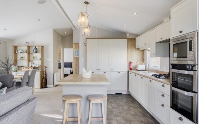 Cosy Home in Hastings With Balcony