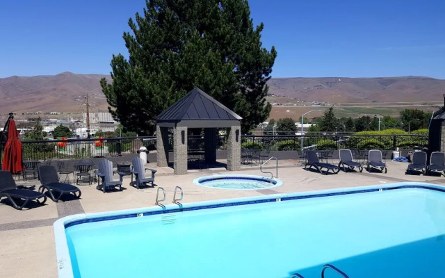 Seaport Inn and Suites